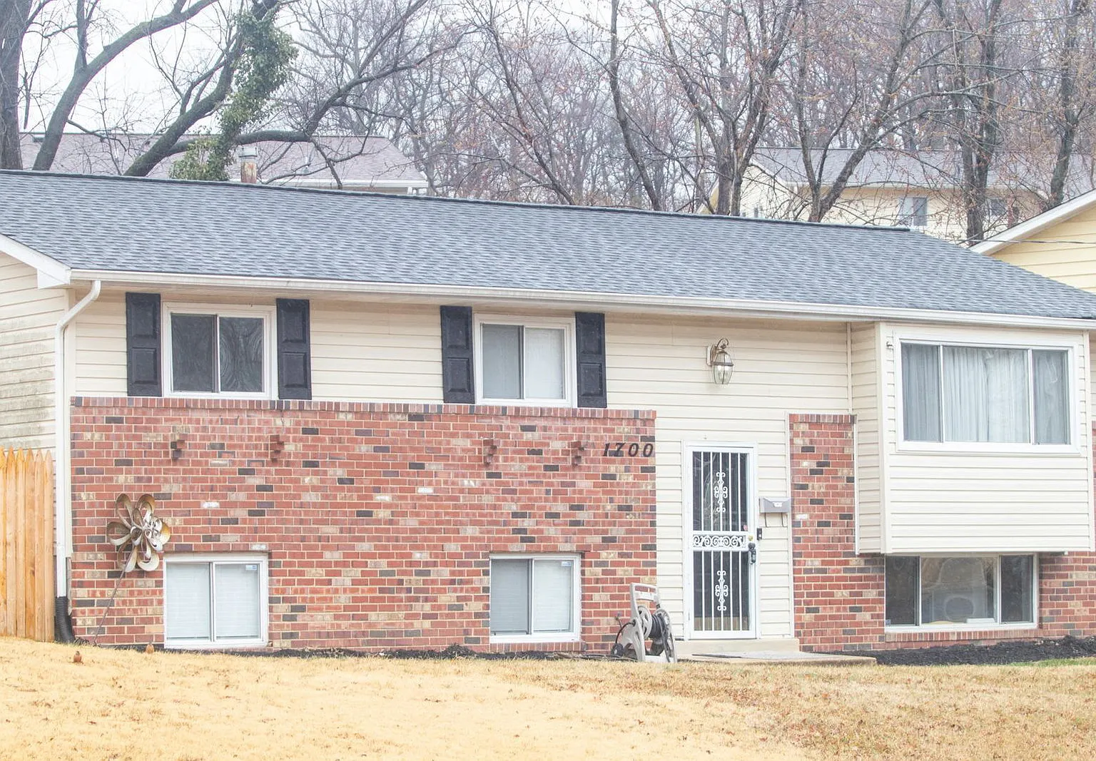 5 bed, 2.0 bath, 1135 sqft, $3,300 — Photo 2