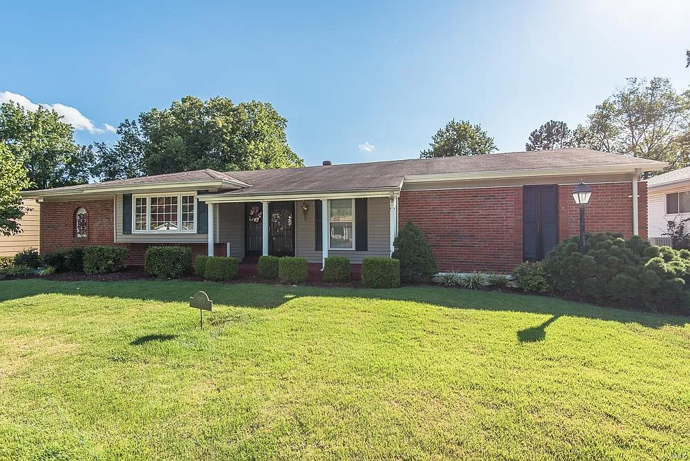1673 Kew Gardens Dr photo 1