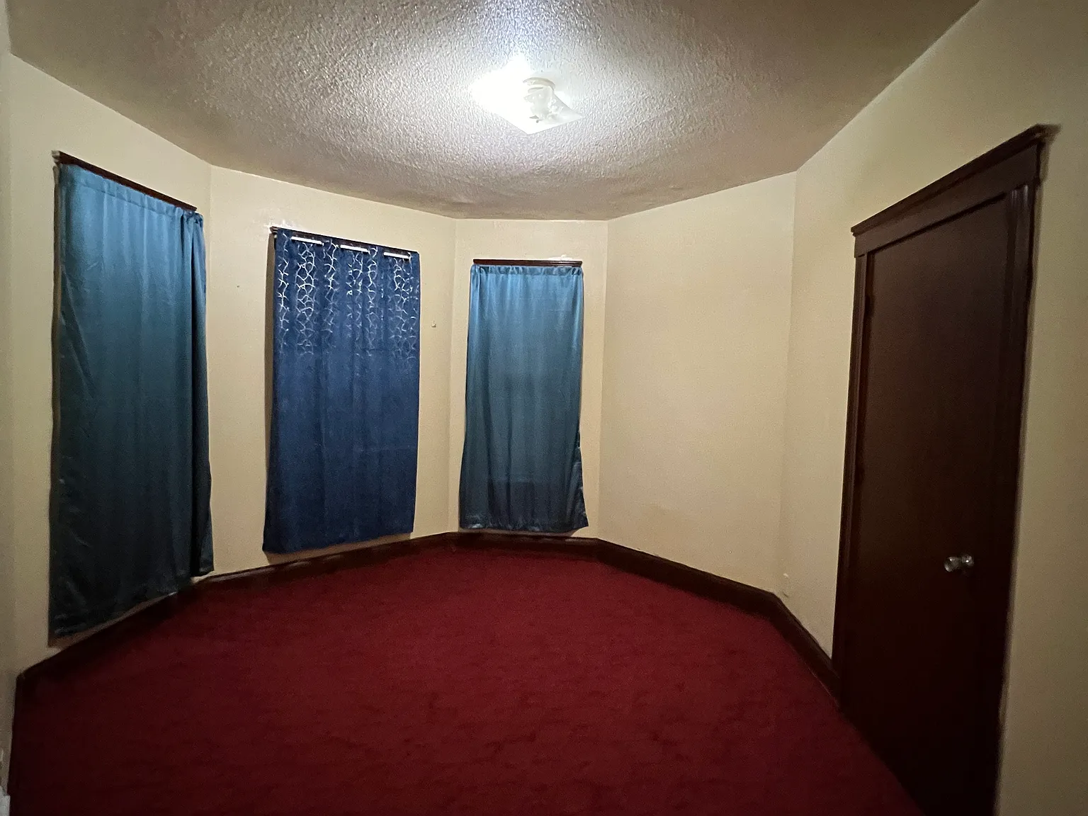 4 bed, 3879 sqft, $3,000 — Photo 2