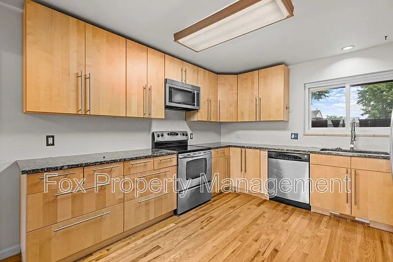 3 bed, 2.0 bath, 1500 sqft, $3,295 — Photo 3