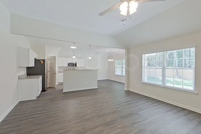 4 bed, 2.0 bath, 1764 sqft, $2,145 — Photo 3