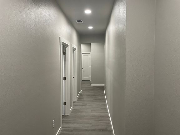 4th image of 409 E Corsicana St #3
