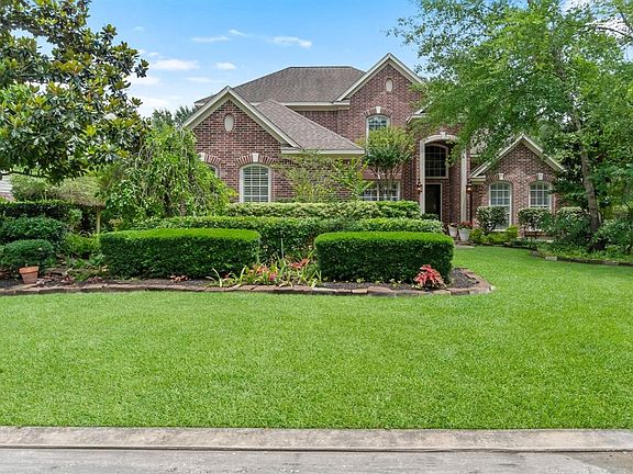 Beautiful curb appeal at this Chandler Creek home.