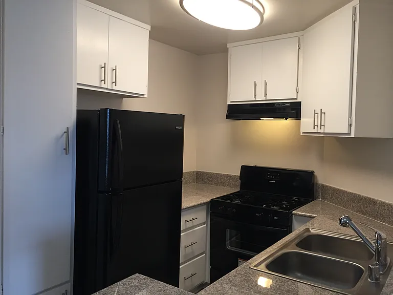 IMT 14227 Vanowen — Photo 19