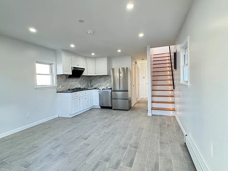 34 Seafoam St — Photo 2
