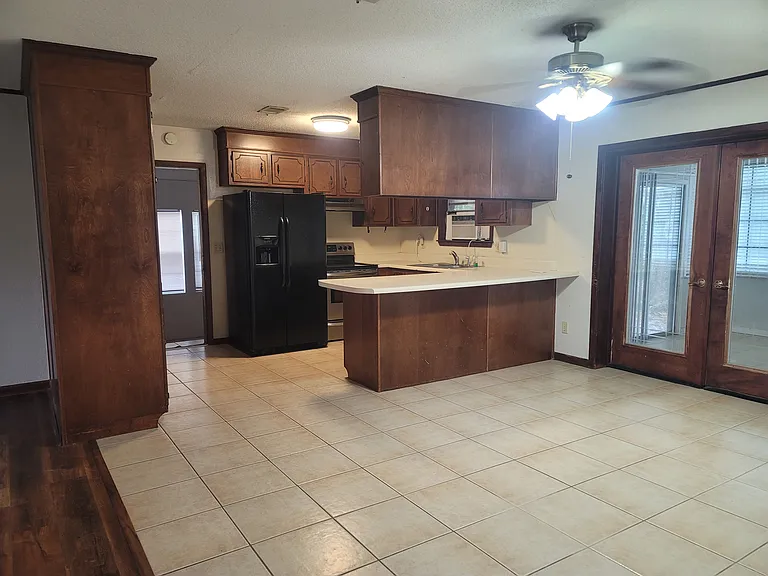2038 Colony Rd — Photo 4