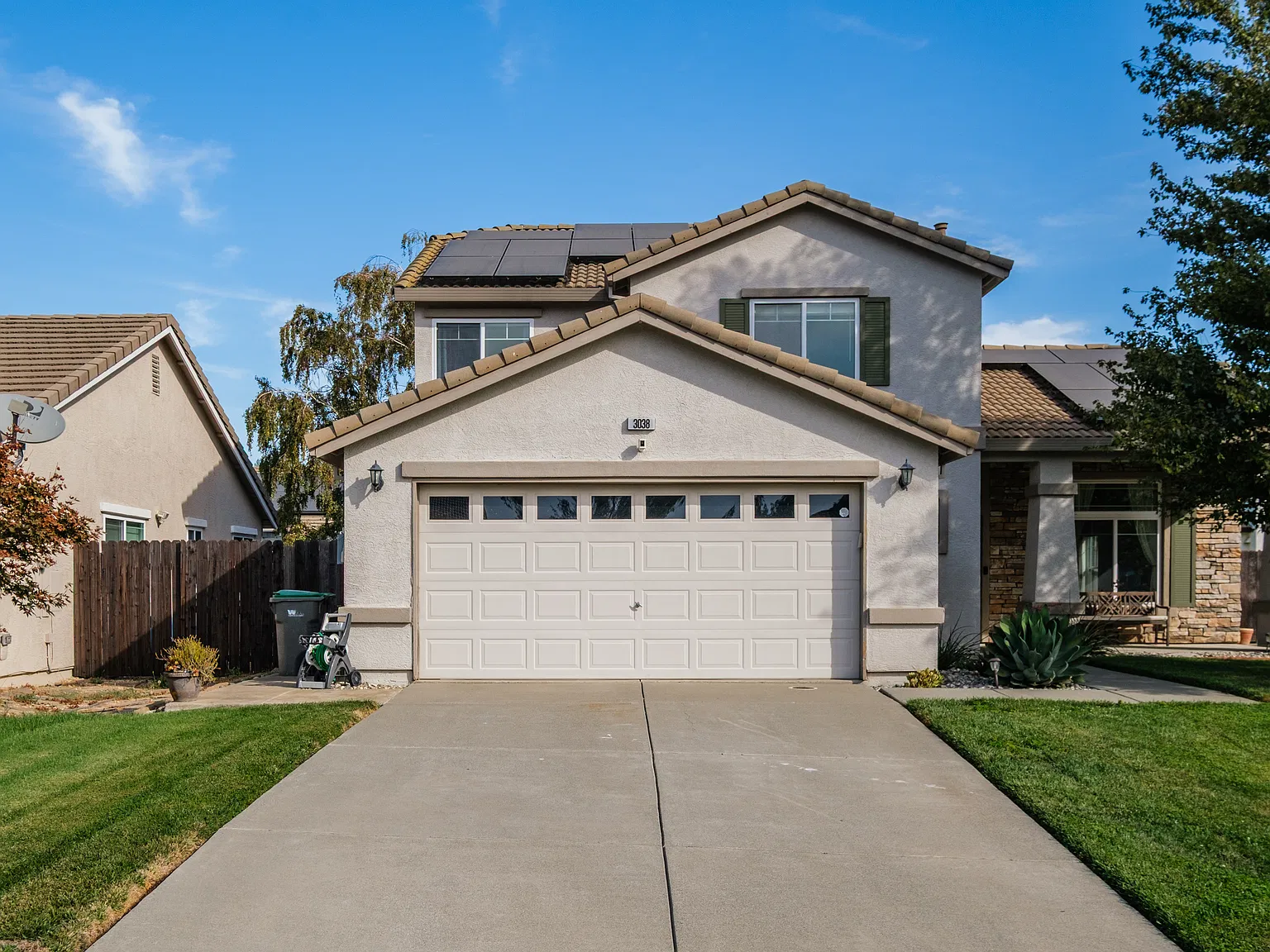 4 bed, 2330 sqft, $3,195 — Photo 2
