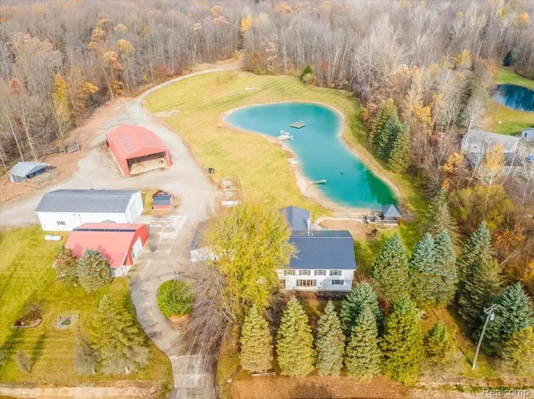 6154 Ravenswood Rd, Smiths Creek, MI 48074