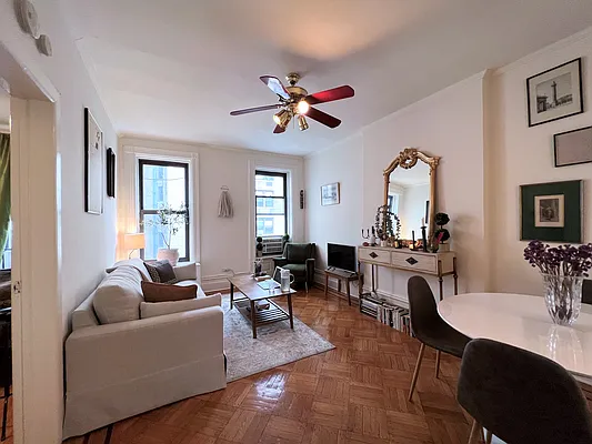 Rented by City Connections Realty | media 3