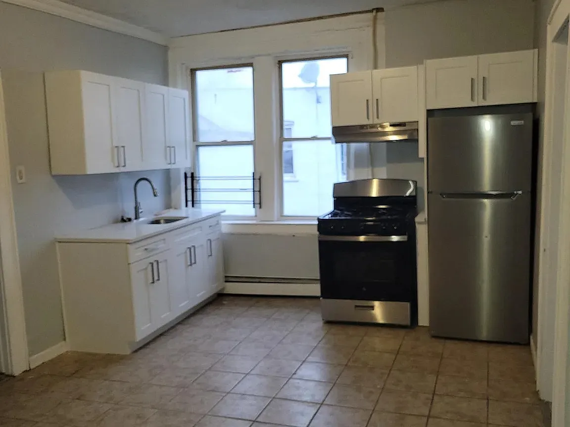 2 bed, $1,695 — Photo 2