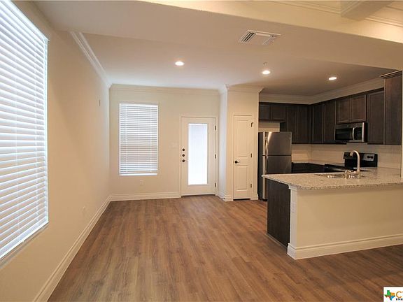 3rd image of 328 Untermaier Dr