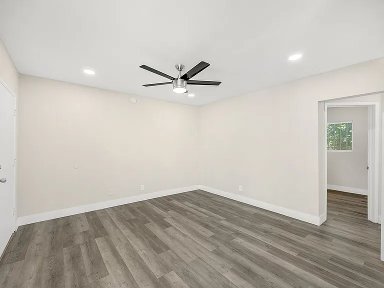 4500 N Lakewood Blvd — Photo 7
