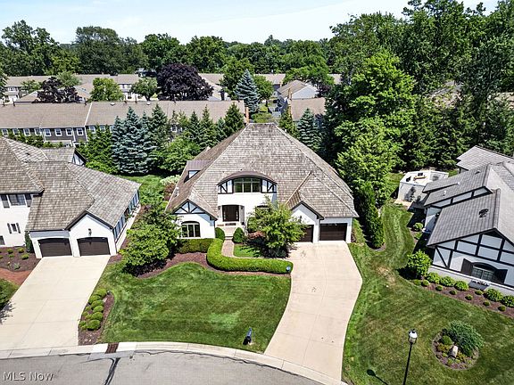 3rd image of 6 Warwick Ln