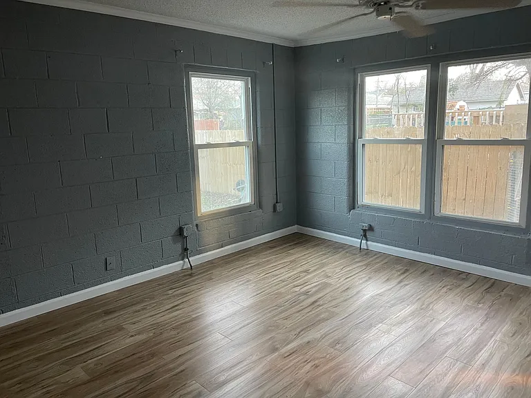 3217 James Ave — Photo 1