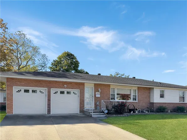 1425 Bell Ave, Mattoon, IL 61938