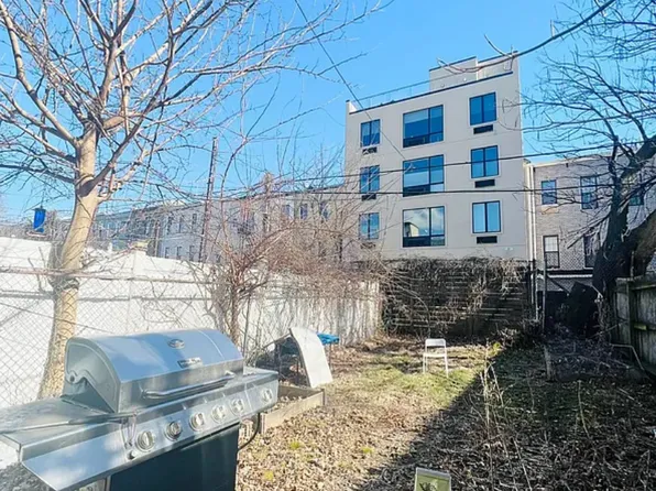 196 Cornelia Street image 2 of 12