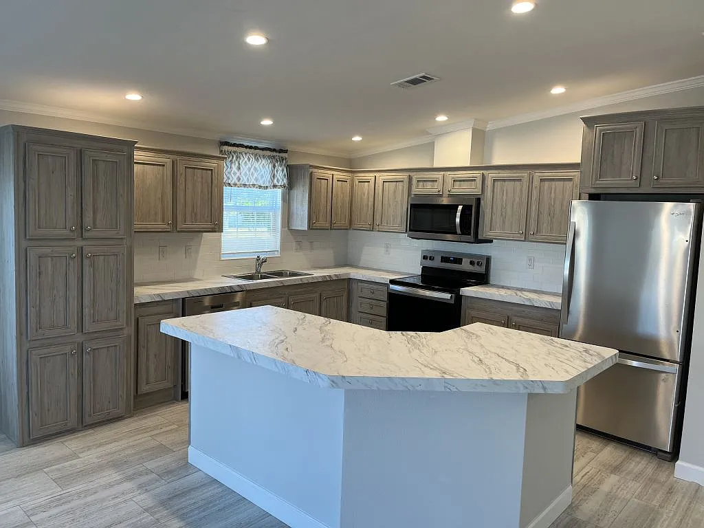 3 bed, 2.0 bath, 1355 sqft, $1,799 — Photo 3