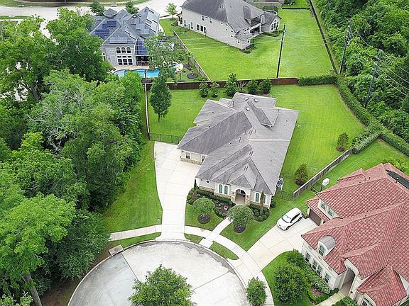 This beautiful home sits at the end of a quiet cul-de-sac street in the much desired Sienna Village of Bees Creek.