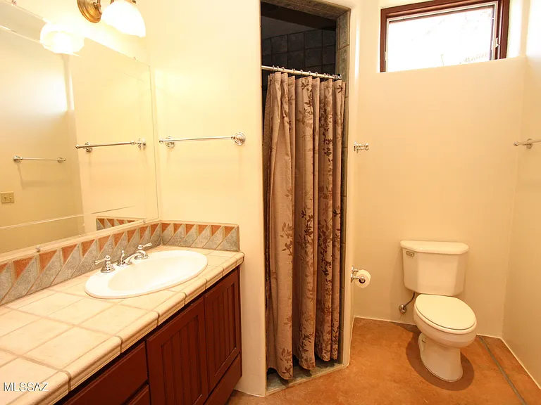 841 S Meyer Ave — Photo 12