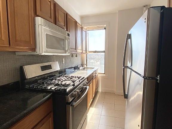 3rd image of 564 Pacific St #6D