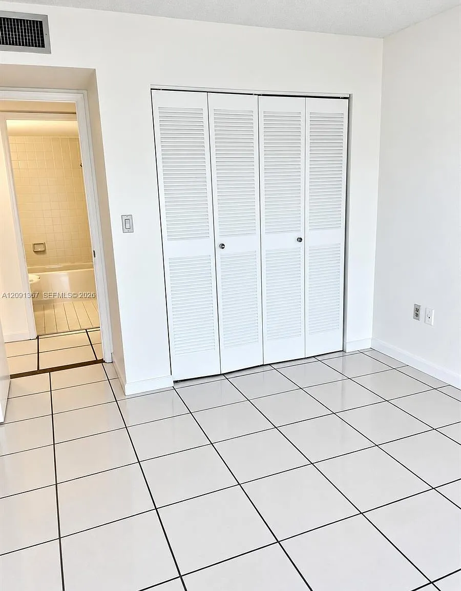 Calusa Club Village Condo — Photo 4