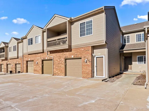 4526 N Thornhill Dr #206D, Peoria, IL 61615