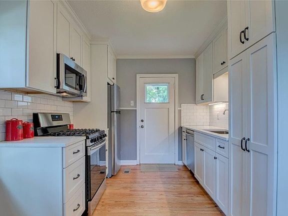 3rd image of 6712 Westover Dr
