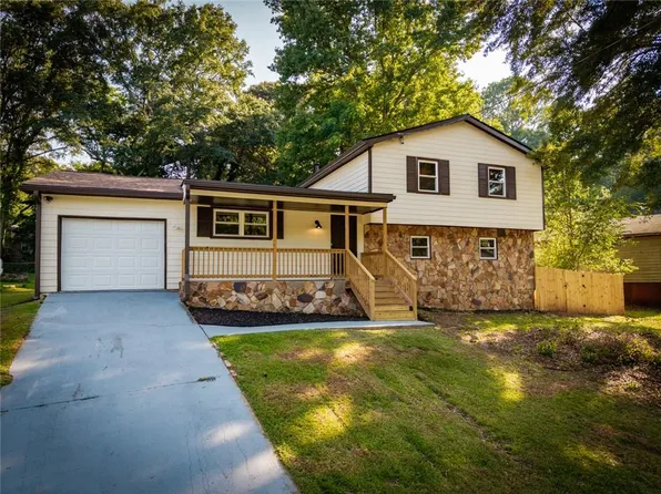 3053 Brook Ln, Rex, GA 30273