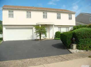 2809 School St, Bellmore, NY 11710