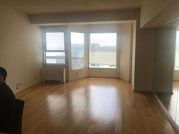 Living room. Hardwood floors. Bay view