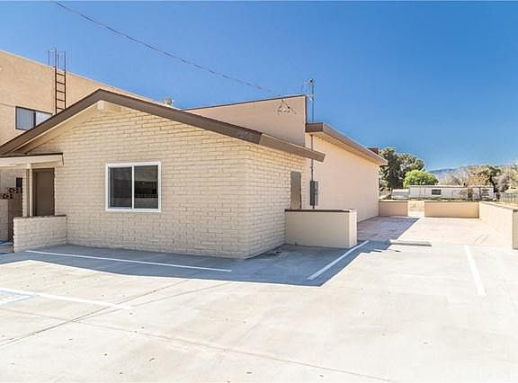 3rd image of 4306 W Avenue L