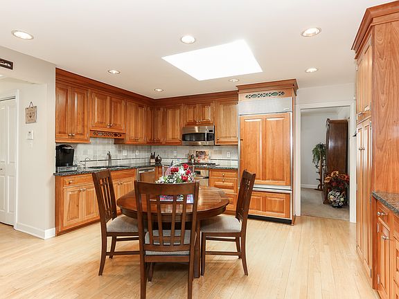 5th image of 8932 Doral Ln