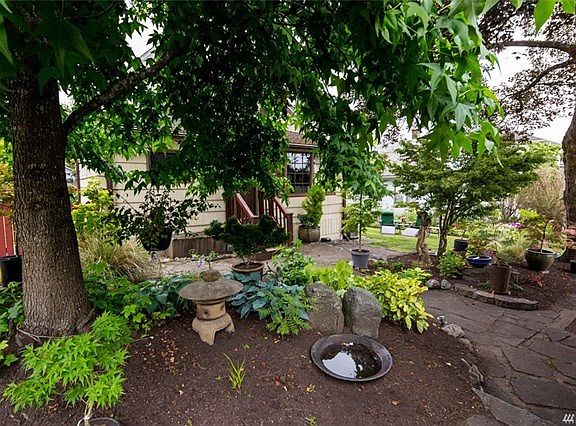 4th image of 220 Avenue D