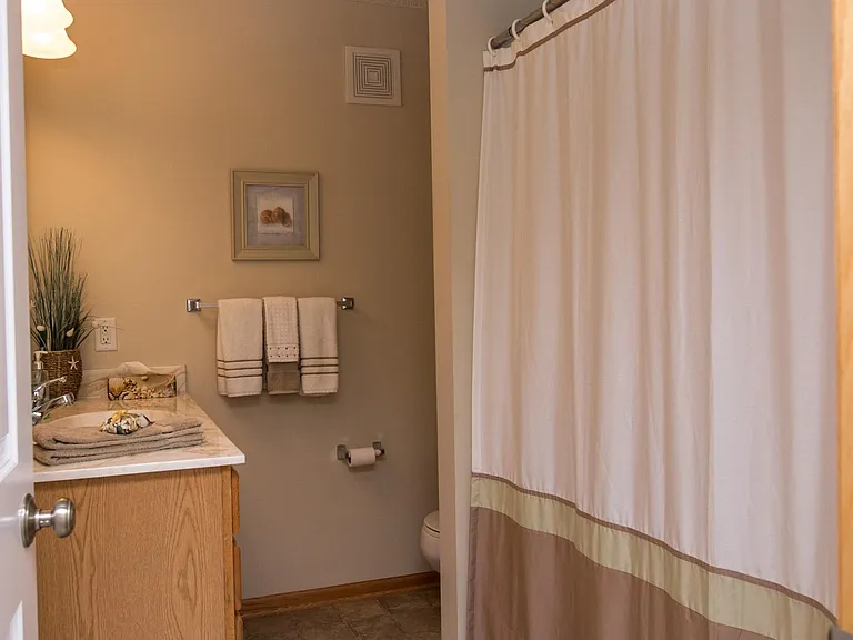 Upper Full Bath