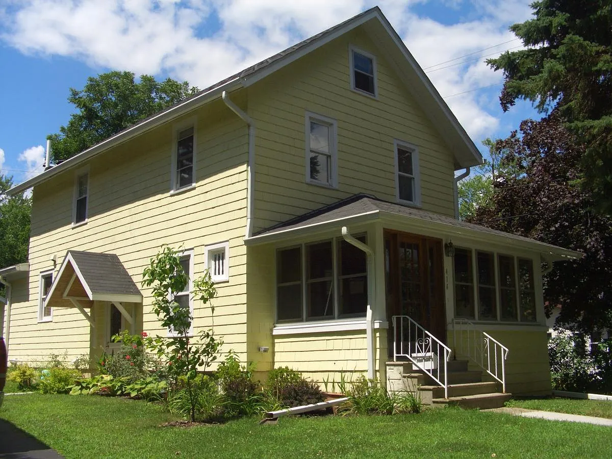 414 Crest Ave photo 1