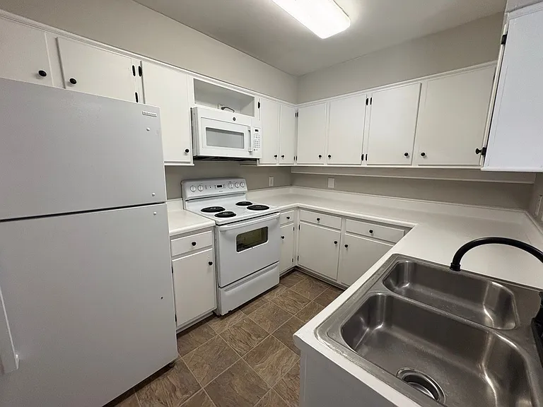 4804C Spring Lake Dr — Photo 9