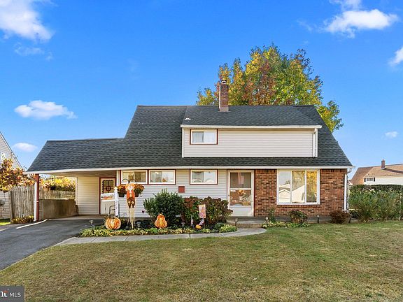 3rd image of 289 Goldenridge Dr
