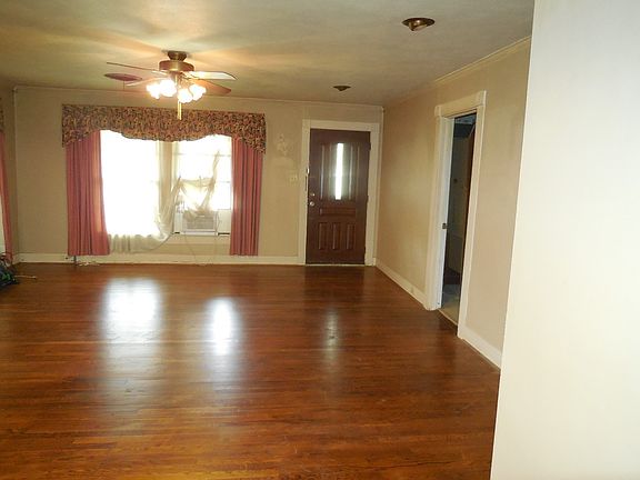 2nd image of 609 W Main St