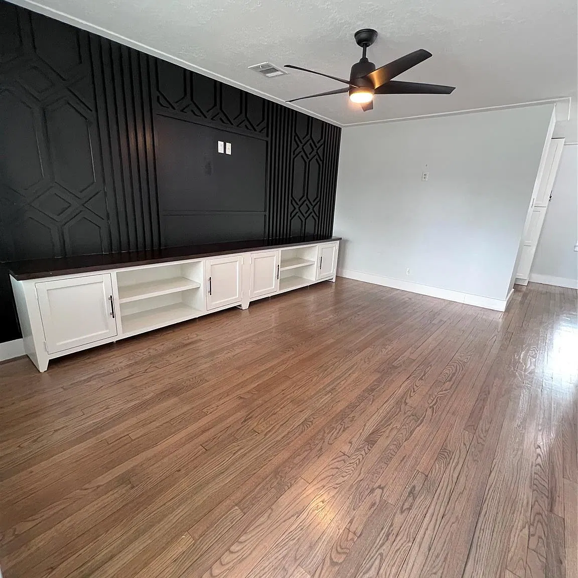 3 bed, 1.0 bath, 927 sqft, $1,800 — Photo 3