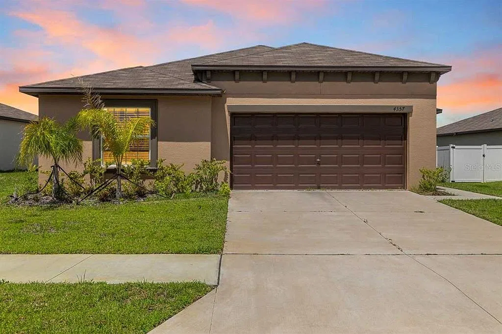 4 bed, 2.0 bath, 1815 sqft, $2,300 — Photo 1