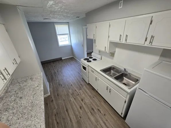 318 Walnut St APT 3, Pleasant Dale, NE 68423