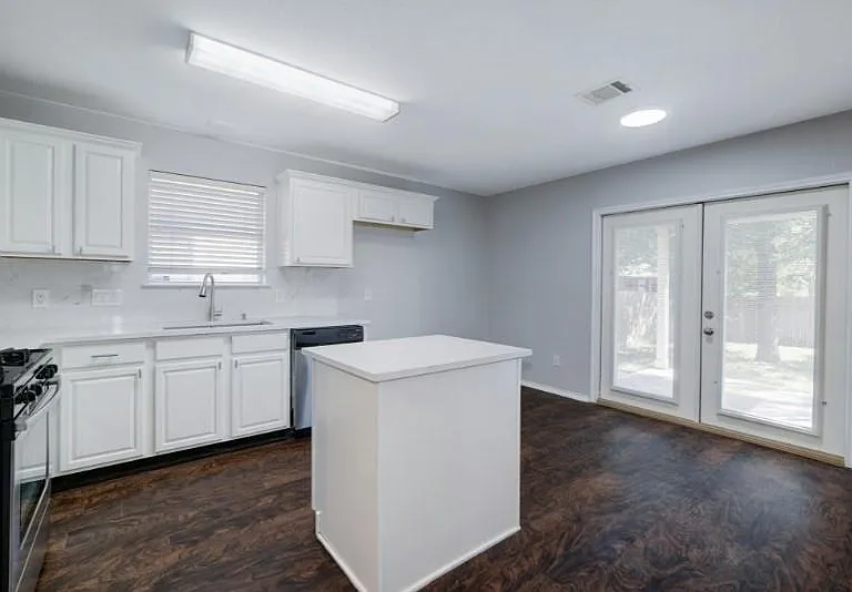 1017 Doras Dr — Photo 8