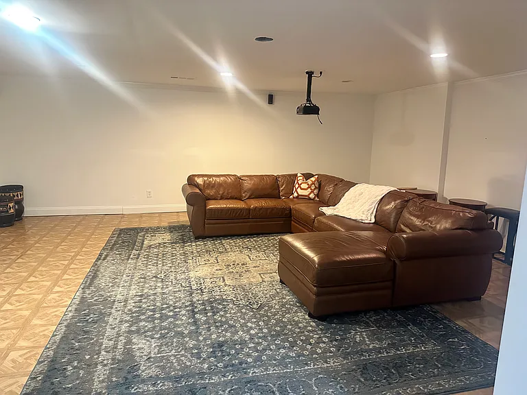 River Mansion Dr — Photo 3