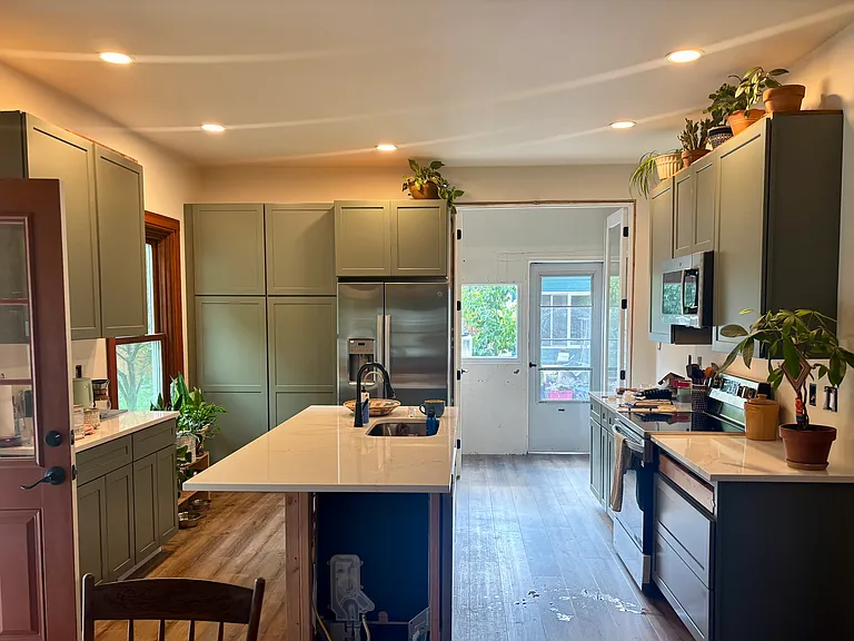 412 E Plum St — Photo 3