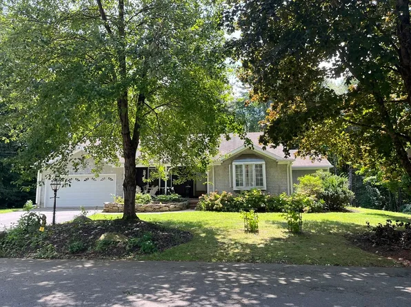 7 Acorn Ln, Mattapoisett, MA 02739