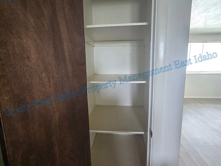 ID - 848, 852, 854, 856 Bryan Rd - LB - 854 — Photo 9