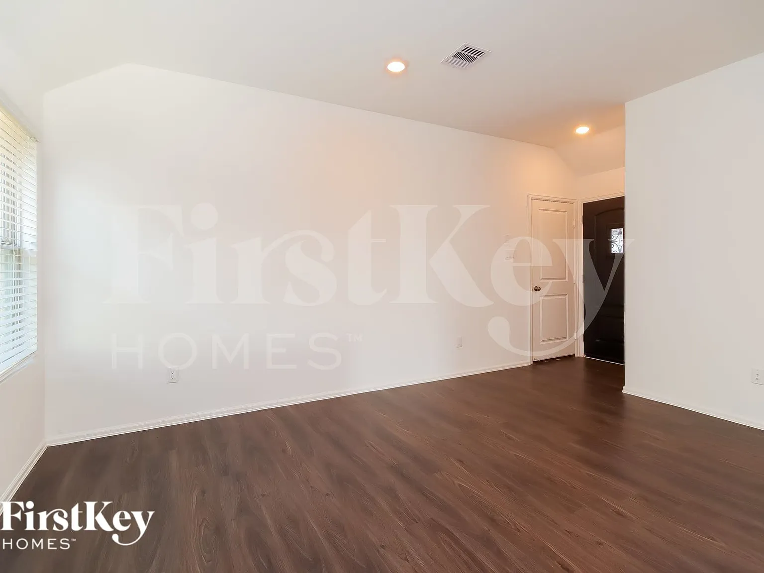 3 bed, 2.0 bath, 1230 sqft, $2,145 — Photo 3