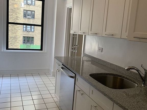 5th image of 210 E 68th St APT 6J