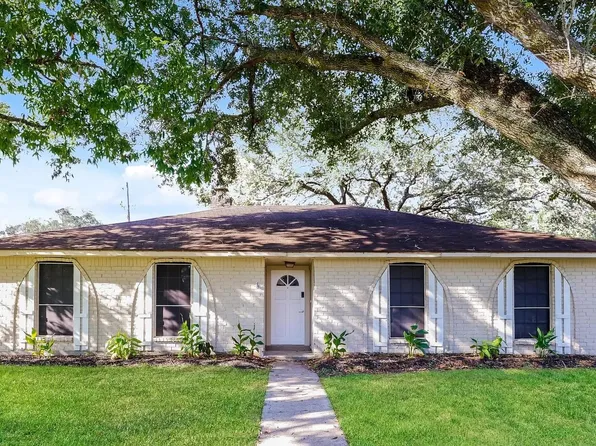 16738 Barcelona Dr, Friendswood, TX 77546