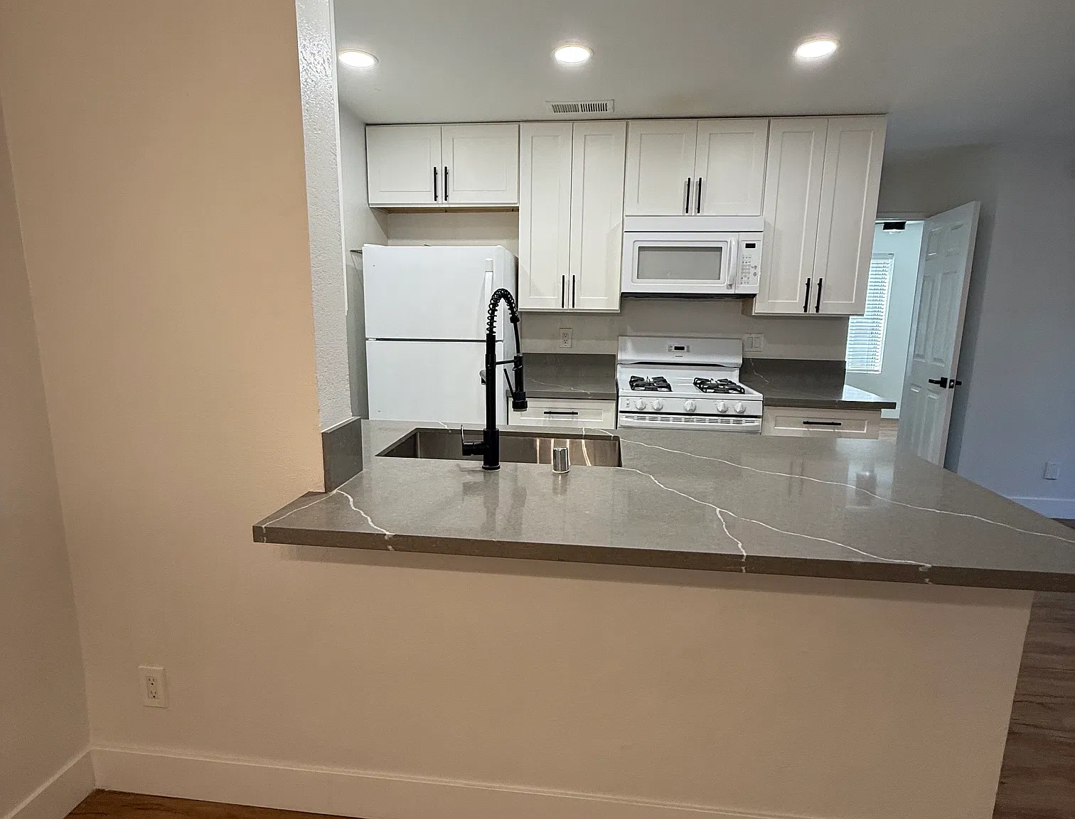 1 bed, 752 sqft, $1,500 — Photo 3